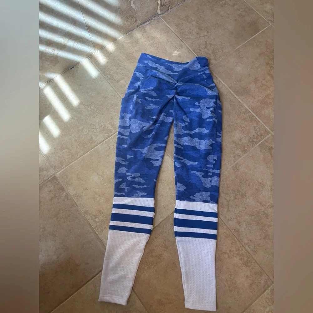Vintage Bombshell Blue & White camo sock leggings w/scrunch butt! Worn 1x! - Picture 14 of 15